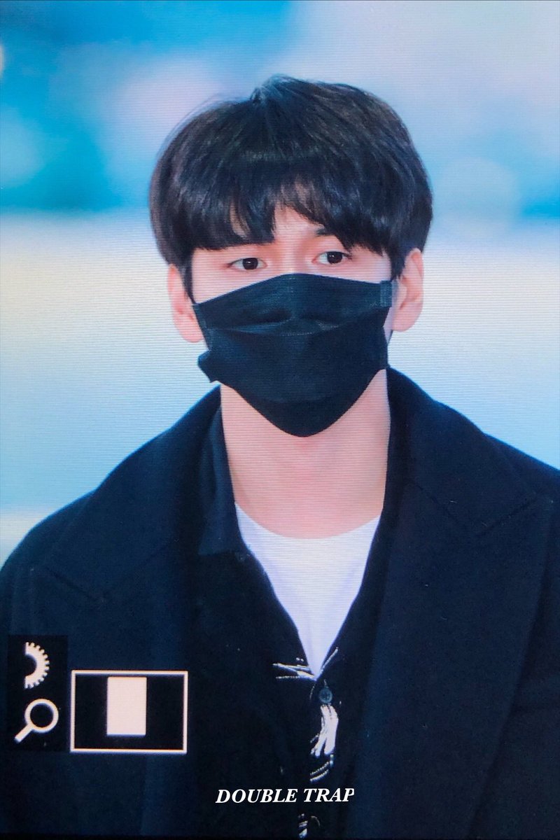 doubletrap_sw's tweet photo. 191125 ICN 출국 #옹성우 #ongseongwu 
오늘 완전 동글동글 콩알이얌 https://t.co/zDR5azGGvw