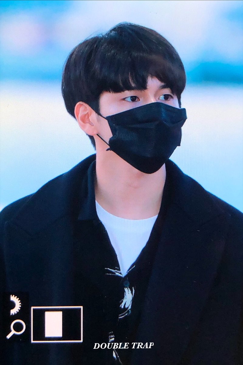doubletrap_sw's tweet photo. 191125 ICN 출국 #옹성우 #ongseongwu 
오늘 완전 동글동글 콩알이얌 https://t.co/zDR5azGGvw