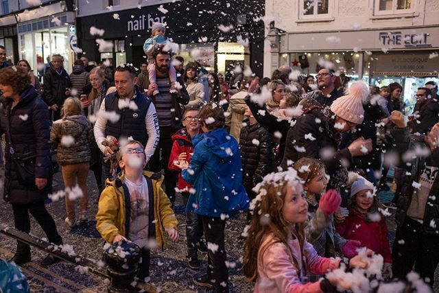 savepippbrook's tweet photo. Dorking Christmas Festival

#dorking #dorkinghighstreet  #hellodorking #exploredorking #surrey #surreylife #dorkingsurrey #igetsurrey #surreyhills #christmas #xmas #dorkingxmas #snow #winter #community #mytown #dorkingoldquarter https://t.co/7svVmc21P7 https://t.co/WdiufKF9wn
