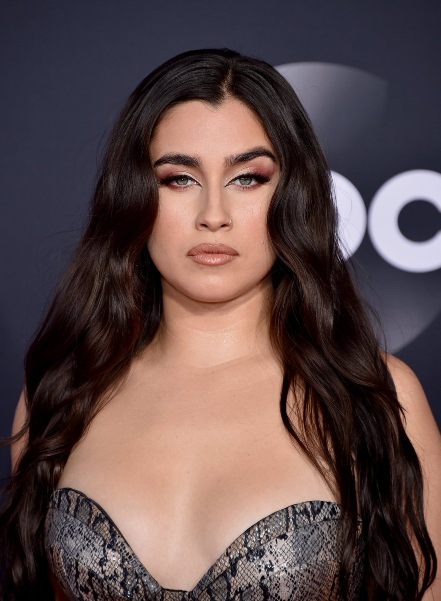QUE MULHER
MARAVILHOSAAAAAAAAAA
AMÉM LAUREN JAUREGUI

#AMAs 
#LaurenAtAMAs
