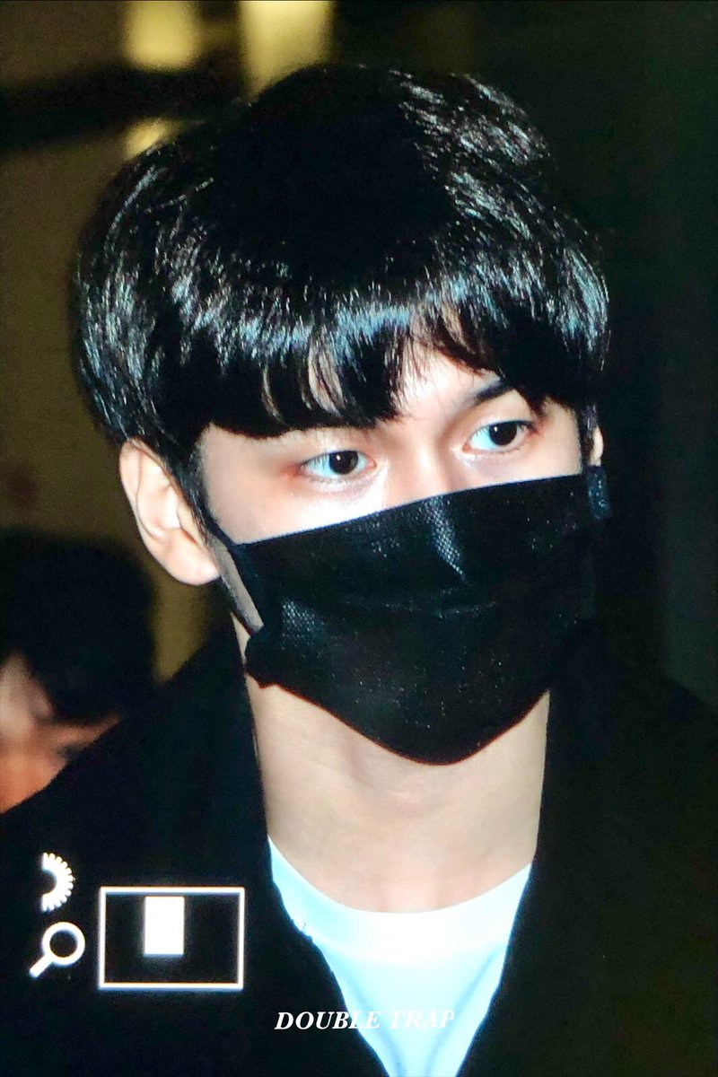 doubletrap_sw's tweet photo. 191125 ICN 출국 #옹성우 #ongseongwu https://t.co/FHhDewY1xY