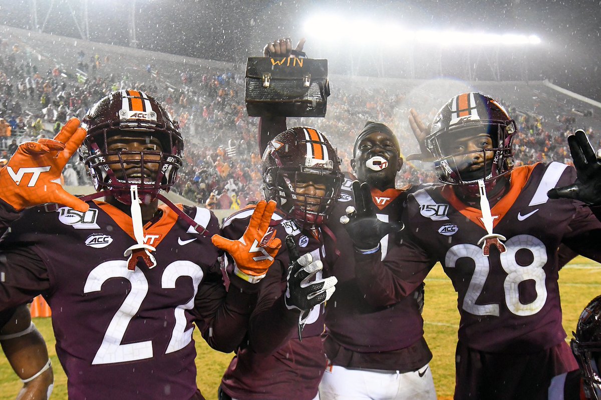 Last 9 Quarters 🔐⬇️

✅ Outscored our foes 86-0
✅ Scored 2 defensive TDs 
✅ Set up a BIG one on Friday

#LPD 💼 | #BeatUVA 🏆