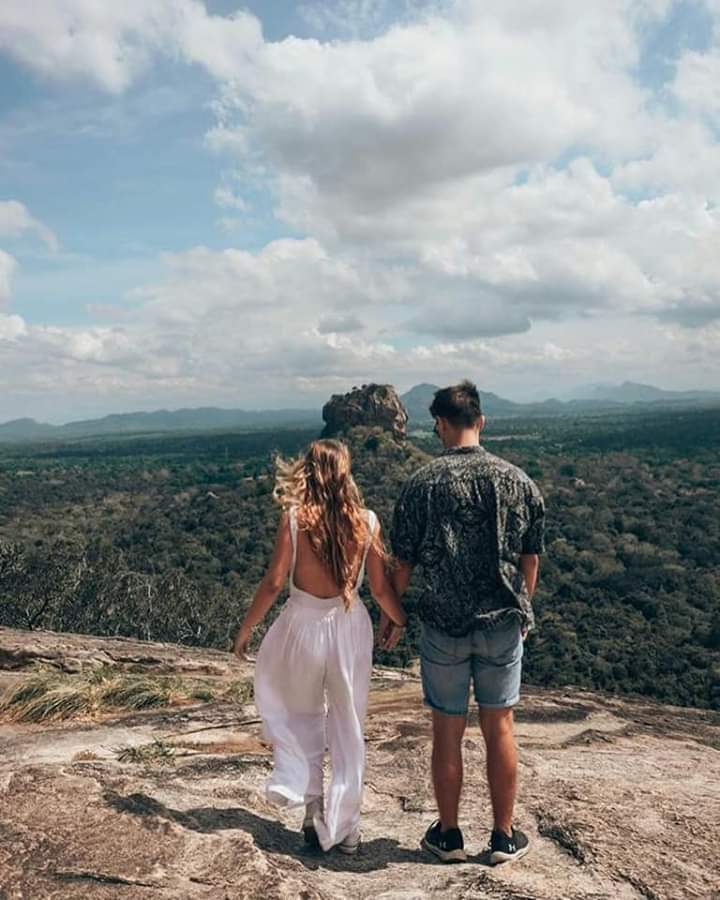 CenterLanka's tweet photo. #Reizgje #Vacaciones_a_Sri_Lanka #Paquete_turístico_a_Sri_Lanka #Reisepaket_nach_SriLanka 
#Reise #Urlaub_in_SriLanka #Auto_mit_Fahrer_in_SriLanka
Nim kontakt mei ús op fia whatsapp👇
https://t.co/Eq3zTgQehI https://t.co/BtOpj5YB36