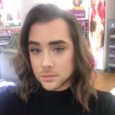 ColtenKaplon's tweet photo. #NewProfilePic #newhaircut 🔥 https://t.co/iQOI45ZnnD
