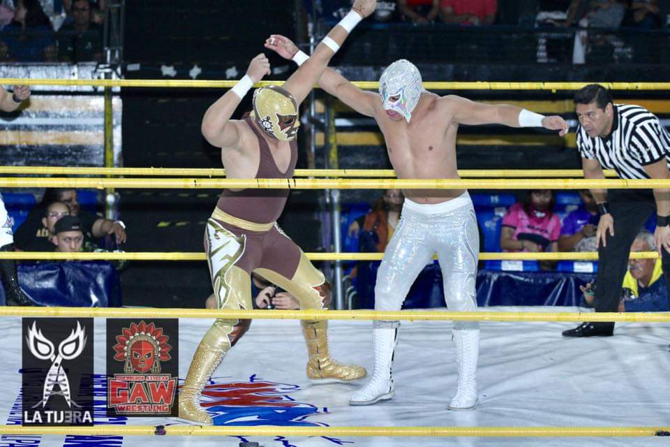 LaTijeraLucha's tweet photo. En la primera lucha de la hermandad de #GuerrerosAztecasWrestling &amp; #GrupoInternacionalRevolucion el triunfo es para #NezaKid y #DickAngelo3G ante #ShadowBoy &amp; #Legendario dando apertura a la función dominical de la tradicional #ArenaNaucalpan con #GAW &amp; #IWRG
#latijeraluchalibre https://t.co/6KrnlDgIQa