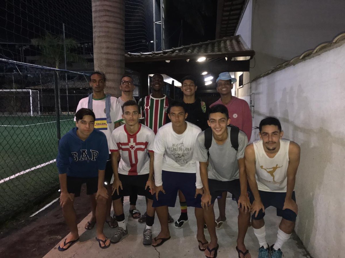 alaskaffc's tweet photo. E nesse dia de hoje, foi dia do Alaska congelar uns otários! #FICAFRIOAÍ 
Em amistoso pegado, nossa equipe se saiu superior o jogo todo e com todos dentro de quadra jogando juntos e com vontade saímos com a Vitória de 4x3 em cima da """""equipe"""""" do Avalanche! https://t.co/8bnGuEdkLi