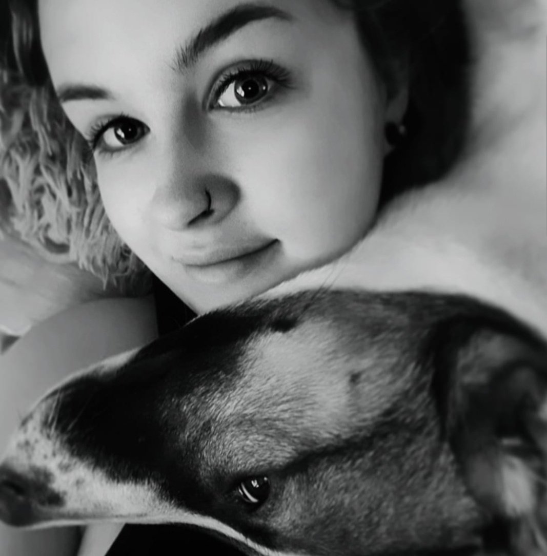 elleee345's tweet photo. Mit meiner verrückten Maus kuscheln und @Gronkh schauen 🥰. Was will frau mehr? 💗 
#GronkhTV https://t.co/NzgVNvnD6y
