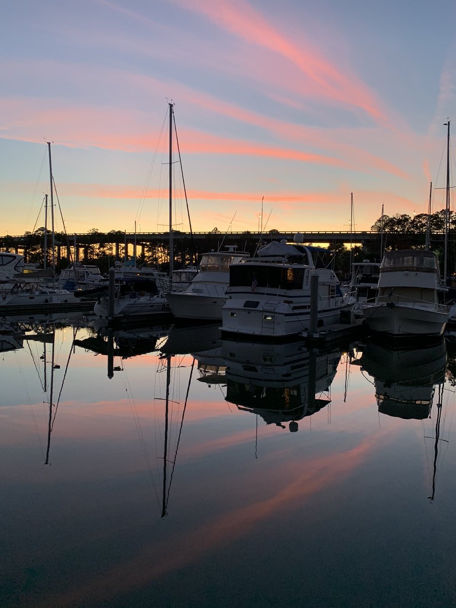 MVWanderer1's tweet photo. Chilling in Orange Beach at Homeport Marina and Lulu’s!
#boatlife 
#backyardpic https://t.co/kgLHECBEUI