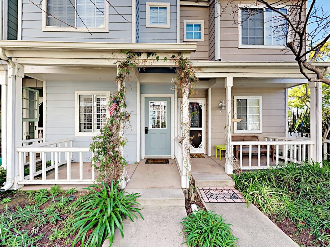 ParadisRetreats's tweet photo. https://t.co/UfDKWpAPe6

Find yourself at this beautiful tri-level 3 Bedroom 2.5 Bath townhome with a great central location near downtown and the beach.

👨‍👩‍👧‍👦Sleeps 6
🛏3 Bed
🛁2.5 Bath

#Carpinteria #CaliDreaming #BookDirect #ILoveParadise #ParadiseRetreats #BeachfrontViews https://t.co/gsDtCkcG2N