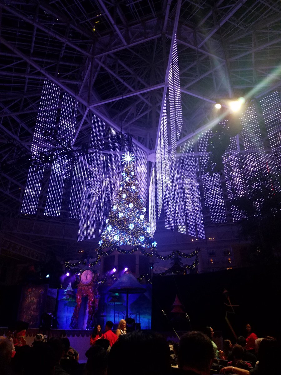 7kidsandus's tweet photo. Cirque Dreams is about to start at #cagp19 https://t.co/iNErhsRmdw