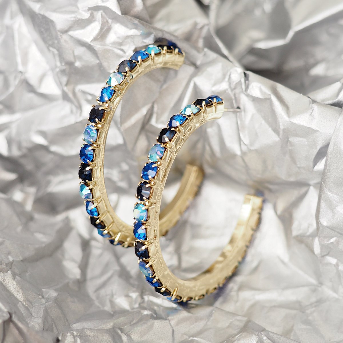 myrocksbox's tweet image. Hear those silver bells?? We&apos;re kicking off our &apos;6 Weeks of Sparkle Giveaways&apos; right now. ❄️
To enter: 
1) Like this post
2) Tag a 👯 in the comments 
3) Make sure you&apos;re following us!

Giveaway ends 11/30 
Stay tuned for more exclusive giveaways every Sunday until 12/29.