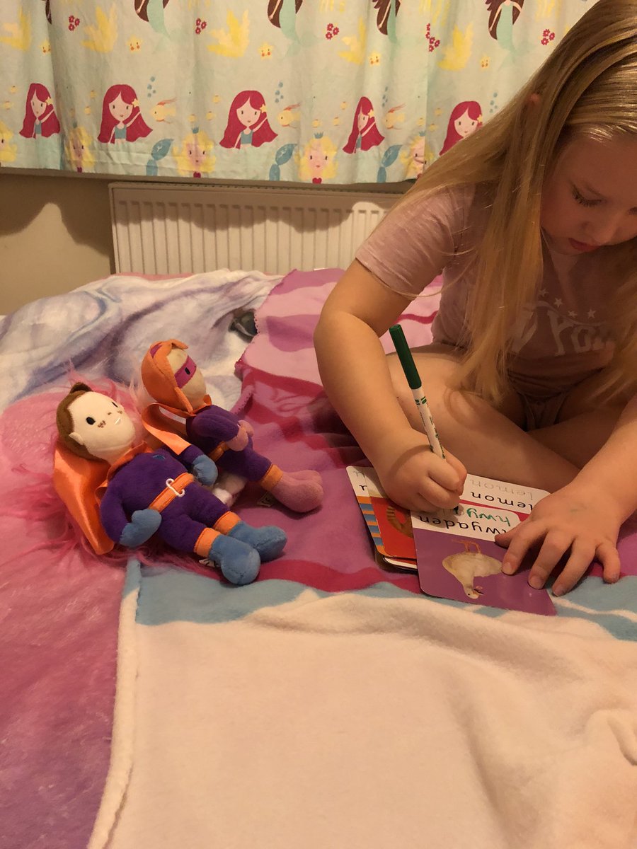 becca_clemo2019's tweet photo. When Seren & Sbarc came home for the weekend #welshspeakeroftheweek #proundMummy #learningwelsh @CoedYGof https://t.co/RqQGsFiQm5