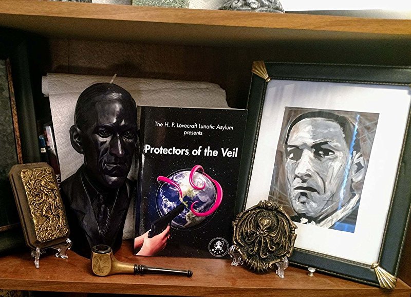HPL_JDeLaughter's tweet photo. 🔥The Audiences are Raging!🔥
🦑PROTECTORS OF THE VEIL🦑
😱My HPL Short "The Thing Beneath the Tree" (pp 3-30) is featured with several other authors😱
🤓Editor, Dawn Matthews, HPL Lunatic Society🤓
#Lovecraftian #Mythos #Horror #MustRead
Get It On Amazon https://t.co/8UthUfpGYM https://t.co/OvMfXx9fQU