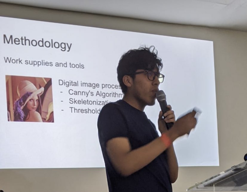 fernando232s's tweet image. Photo of my first international talk in english!! thanks @GDGRio for everything! #datasciencebo #pydatalapaz
