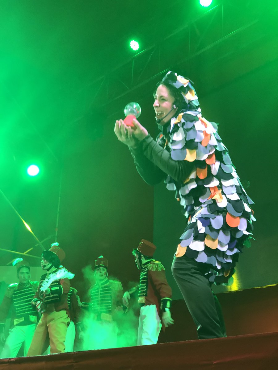 ¡Así vivimos el #EncendidoDelÁrbol junto a <a href="/Yidda/">Yidda Pidda</a> y <a href="/Julian/">Julian Shapiro</a>! ¡Conoce y vive la navidad en Minka! 🎉🎄