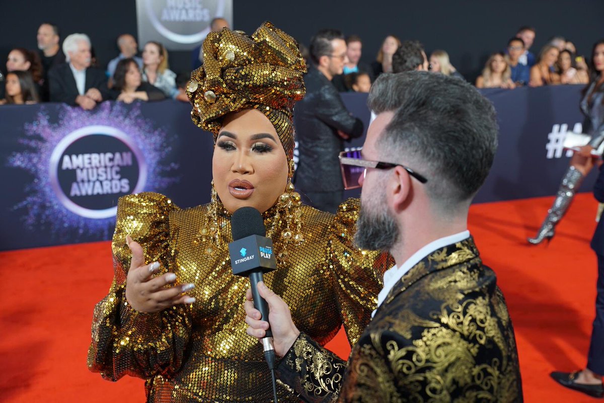 stingraymusic's tweet image. Our #PausePlay host Zac with a dazzling @patrickstarrr ✨ on the #AMAs red carpet.