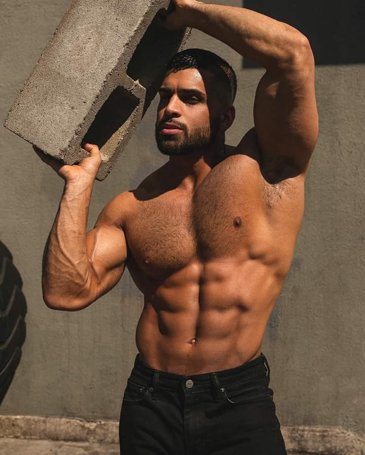 GerardoGabFit's tweet photo. The weight never really got easier, you just got stronger #growth💪🏼📸 @arrondunworth #nyc https://t.co/HzJgMk5er6