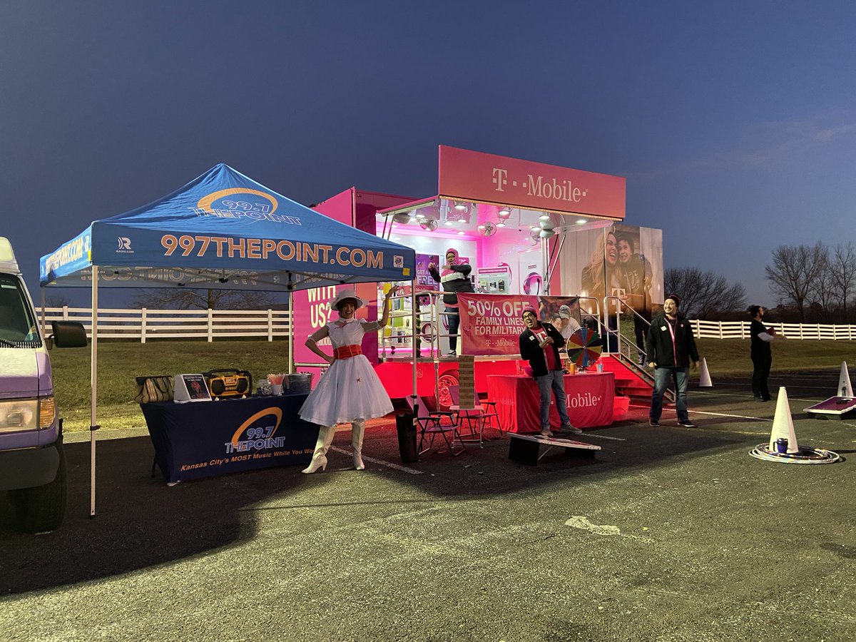 TMoTruckWestMO's tweet photo. #TripTheLight happening here with @997ThePoint! We got some #HotMagentaDeals happening! Come check it out at #LongViewLake in @LeeSummitMo https://t.co/CSc4iamFeg