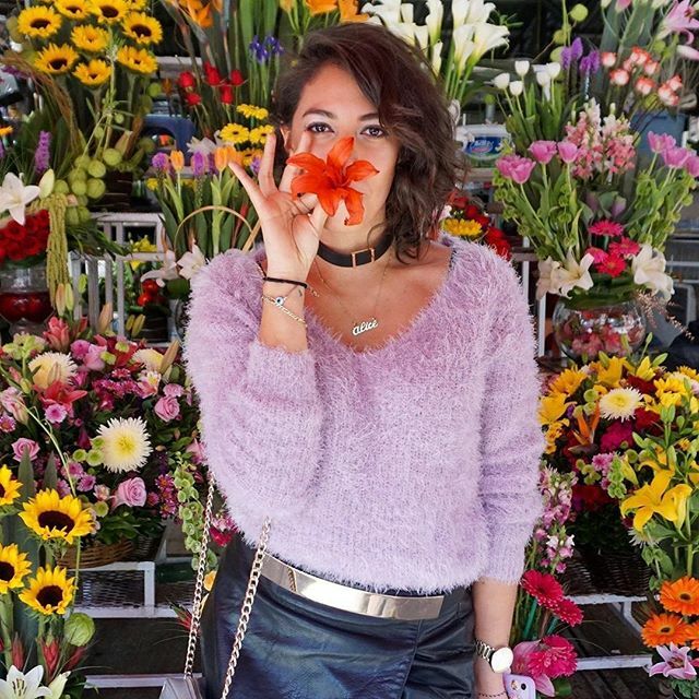 📷 @alix_weareuniform •••
Hoy en mi clase de italiano, mi profesora Ele dijo “hay una palabra mexicana que es de mis favoritas y no hay una en italiano que transmita todo lo que significa”.
La palabra era DISFRUTAR.
“Los mexicanos disfrutan todo”, dij… ift.tt/37z7UbO