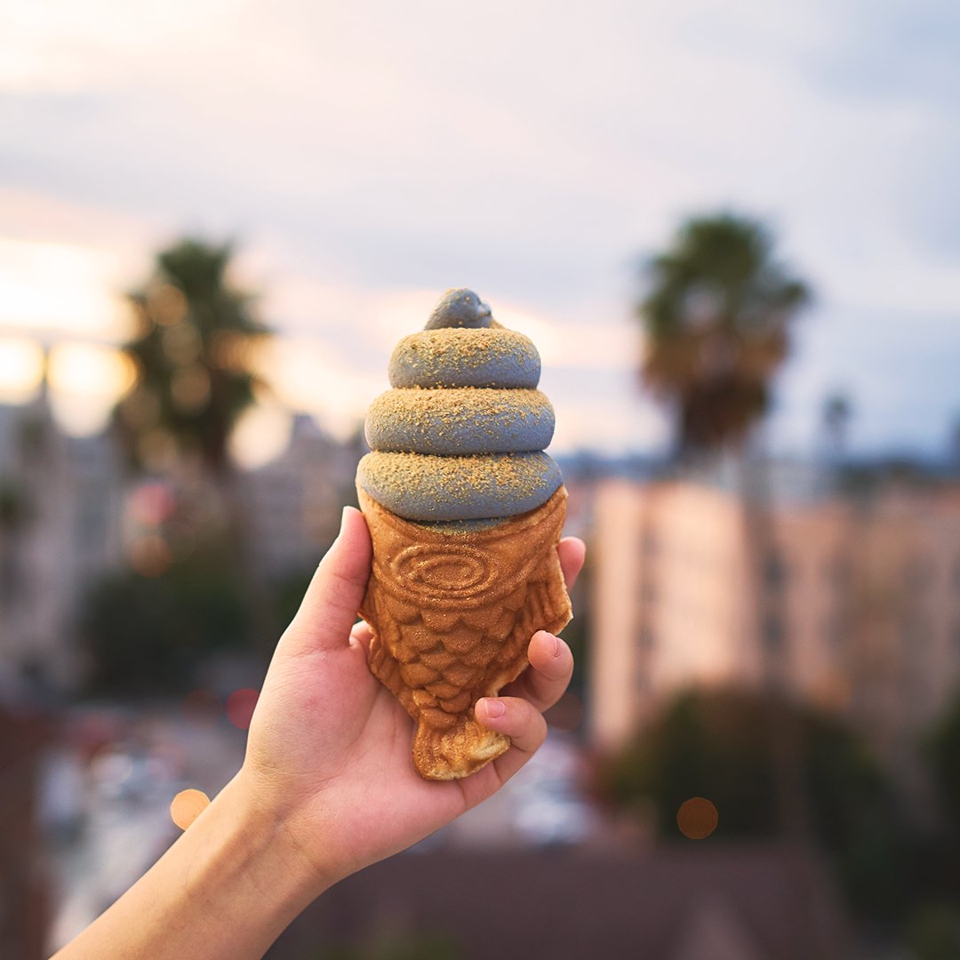 Ending the weekend with sunsets and happiness- so not ready for Monday tho 😭
.
#somiyummy #xiaolongbao #icecream #chocolate #bunbohue #icecreamtime #somisomi #foodphotography #icecreamrolls #dessert #icecreamporn #beach #bobabae #sanfranciscoeats #foodie #instagood #instafood