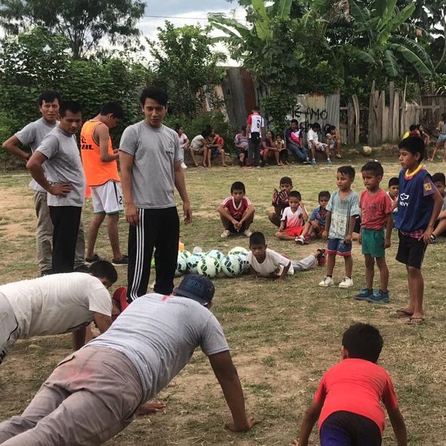 StandWPurpose's tweet photo. Jungle in @Peru @hey_its_Faithe @miguel_saccsara @QuechuaFC host coaches clinic Teaching The Gospel through Soccer Some coaches walked several miles to attend. Then they were able to apply what they learned with the kids. Coaches doing push ups for the losing team #1stGraceLesson https://t.co/KWgIM2Tnsv