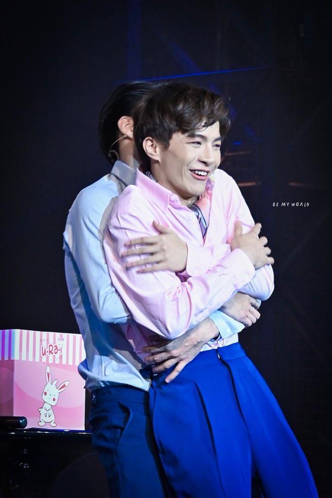 _BEmyworld's tweet photo. โจทย์: กอดจากข้างหลังอย่างดุเดือด🔥
Challenge: savage(?) back hug
@benjaminbrasier @_earth40
#BenEarth #BEmyworld
#หมาป่าเบญจมิน #อะลิตเติ้ลเอิร์ธ
#FullmoonThePartyFMinTH https://t.co/ETENuuUDe5