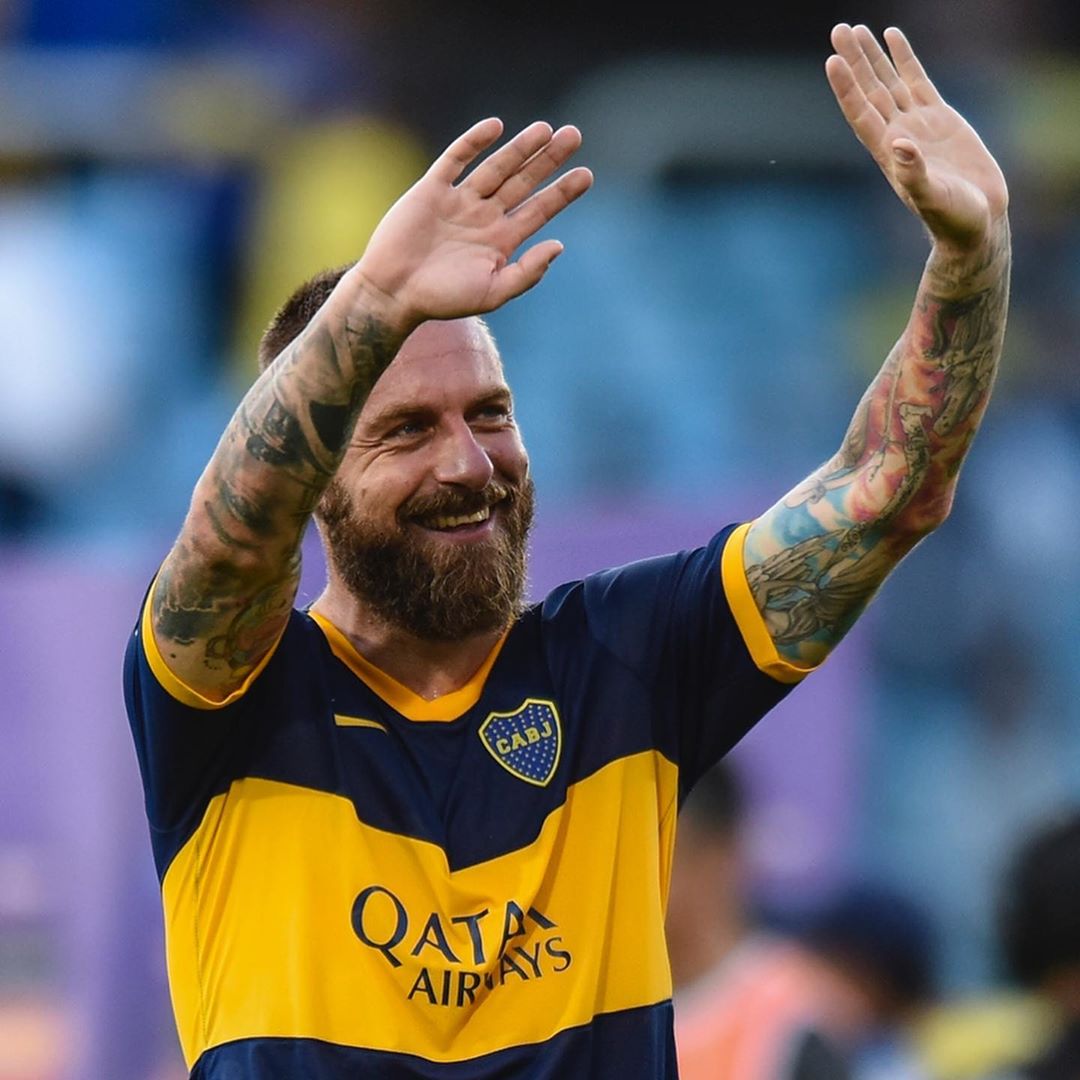 DerossiIl's tweet photo. 📸Hola #Daniele !! 😍😍 Volvio #DeRossi en la victoria de  #Boca2 a 0 sobre Union.. 🙌🇮🇹 https://t.co/XljGYaeJBG