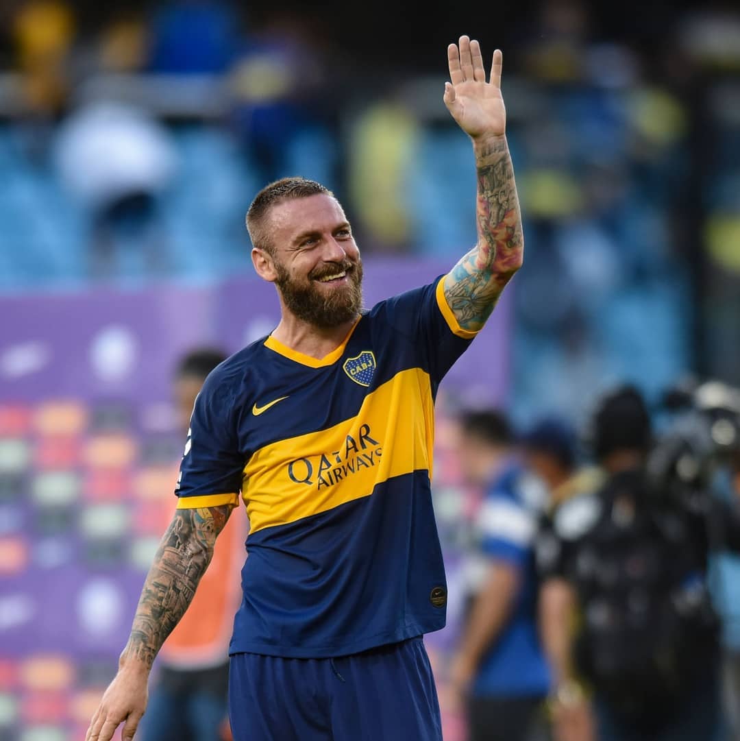 DerossiIl's tweet photo. 📸Hola #Daniele !! 😍😍 Volvio #DeRossi en la victoria de  #Boca2 a 0 sobre Union.. 🙌🇮🇹 https://t.co/XljGYaeJBG