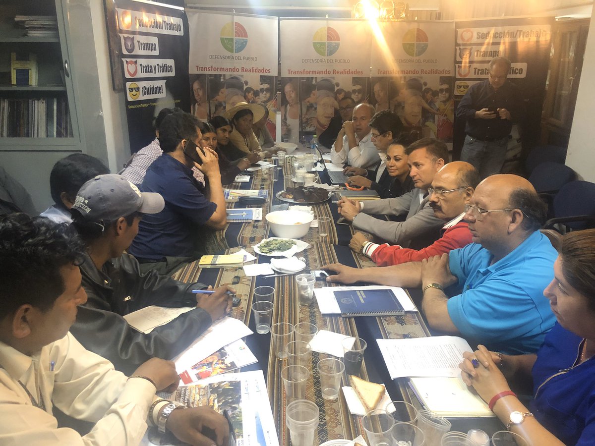 ArturoMurilloS's tweet image. #Urgente 
Concluye reunión entre el Gobierno y sectores sociales en #Cochabamba. 
Anuncian que se levantan bloqueos y medidas de presión, compromiso de gobierno de continuidad de programas.
Misión cumplida señora presidenta @JeanineAnez
