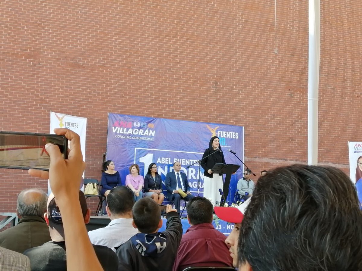 AnaJVillagran's tweet photo. Y entonces la Senadora que más admiro y la que ha sido tan valiente al denunciar los atropellos de Morena una y otra vez, volteó en el presidium y me dijo #AnaSíMeRepresenta
Me llegó al alma ✨💙 #1erInformeLabores
¡Gracias @kenialopezr por tanto! https://t.co/4NHEiIlFSc