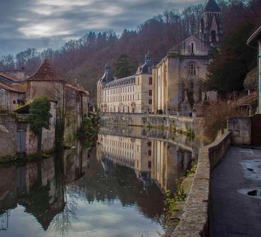 lifefrance's tweet photo. Daily #photooftheday from #France wishing you a great week ahead from beautiful Brantome, Dordogne...
Photo: Ian Walls #thegoodlifefrance https://t.co/btekIia8yy
