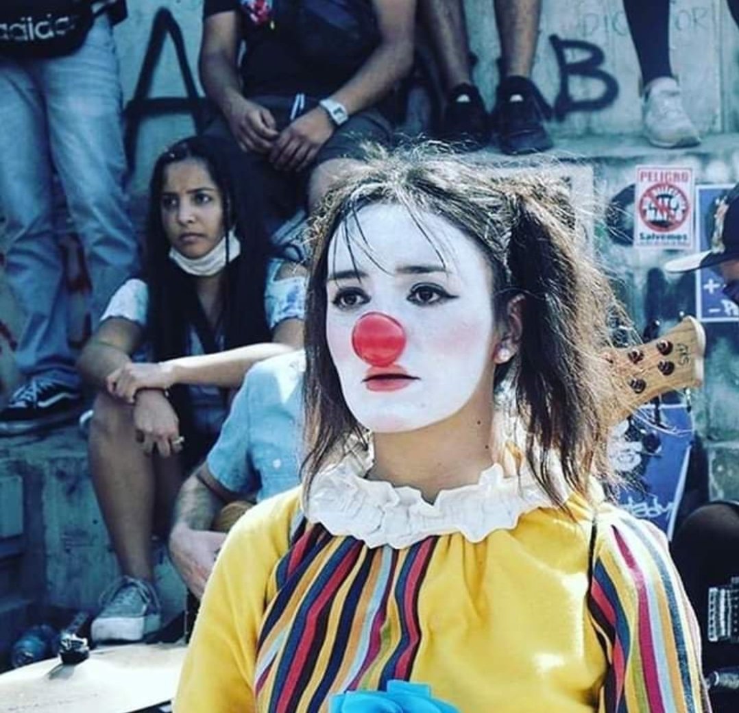 ErcanBulut's tweet photo. #Chile
#LaMimo
#DanielaCarrasco
#DownWithFascism

La Mimo never dies !
She is everywhere now ❤ https://t.co/lEH1N5ErND