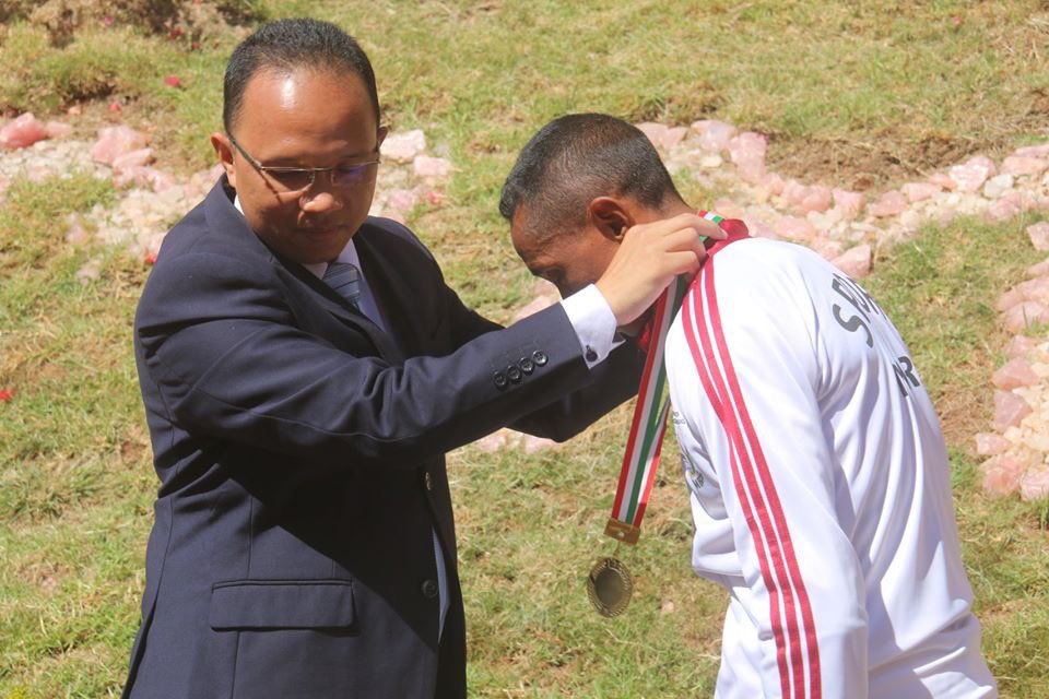 Lalao ASIEF 2019, nankasitraka ireo solotena mpandray anjara ny Ministera.
Notoloran'ny Minisitry ny Harena an-kibon'ny tany sy ny loharanon-karena stratejika Fidiniavo RAVOKATRA medaly tsirairay ho mari-pankasitrahana ireo solontenan'ny Ministera