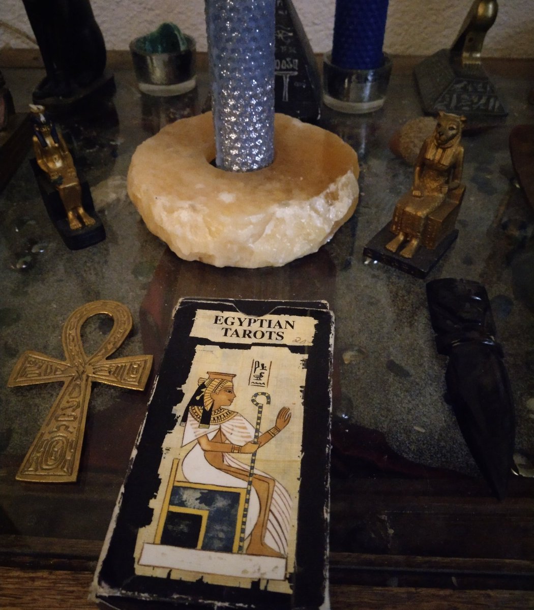 alwaysday_dream's tweet photo. 3 card tarot reading. DM me and I will get to as many people as an can 🙏🔮🌒🌕🌘 https://t.co/4DAmPGHuXi