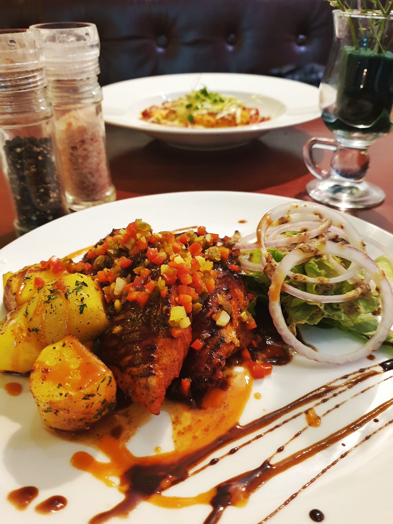 roam_elsewhere's tweet photo. Sprucing up your Monday with Peri Peri Chicken from @SmokeHouseDeli BKC. #Foodie #FOODPICS #foodblogger #foodpictureoftheday #hungrydays #kickmondayblues https://t.co/ZOmeB9xjPP