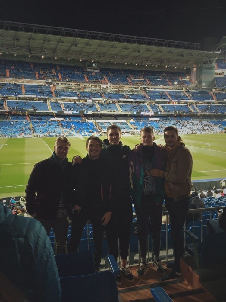 FootballTWC's tweet photo. Football Triathlon x LaLiga winner team (RCD Espanyol / Aaro edari) had fun this weekend in Madrid with their main price🏆🥇 watching @LaLiga game (#RealMadrid vs #RealSociedad). 🇪🇸 Congratulations! #FOOTBALLTRIATHLON #Laliga #PlayStation #HILLAEntertainment #footballculture https://t.co/Drc0kY4Jq0