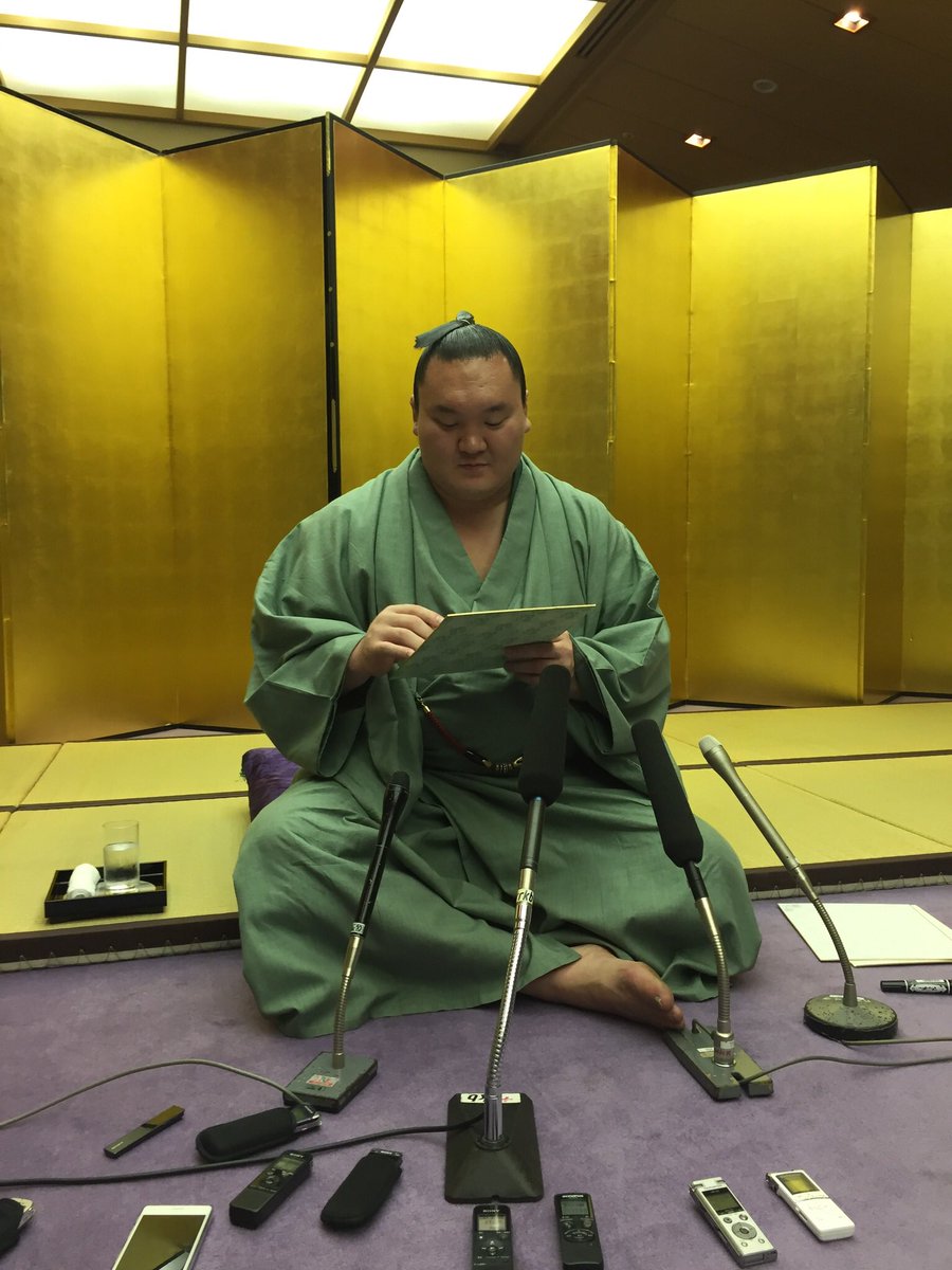 hochi_otani's tweet photo. 次なる目標を色紙にしたためた、横綱・白鵬関
#sumo #大相撲 #白鵬 #九州場所 #優勝 #43V #50V https://t.co/QPslvcY0eB
