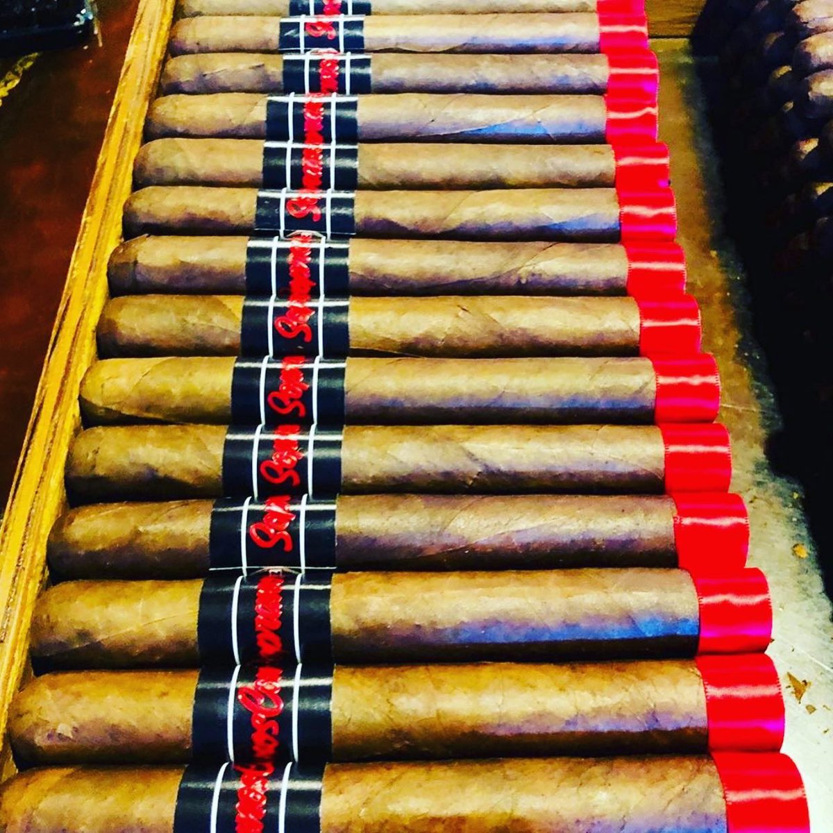 Check out the bands we did for @jimenez_tobacco 
Repost ・・・
“THE BOSS”
450 Limited Edition Cigars 
Created for <a href="/SopranosCon/">SopranosCon</a>.
Paying Tribute to James Gandolfini’s  portrayal of Tony Soprano.
Sopranoscon.com :
:#jimenez #thesopranos #jamesgandolfini #mob #family