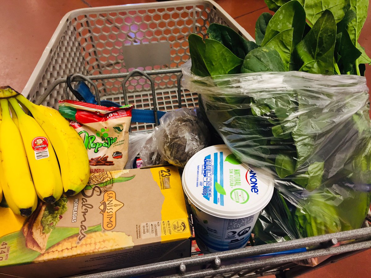 CynChilee's tweet photo. Cambiar de hábitos por unos más saludables es muy dicil más no imposibles 😓 Se les acabó su gordita estamos nutriéndonos https://t.co/oAag0gpCRe