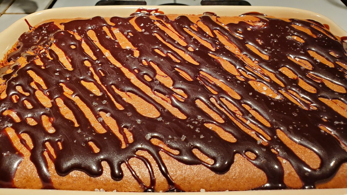 cgill's tweet photo. Some scratch baking therapy today... Blue Persian sea salted chocolate caramel brownies with a pretzel crust. #LotsOfButter #NoFilter #ThanksgivingWeek #NutFree #HappyFamily https://t.co/AbDMCjc7aJ