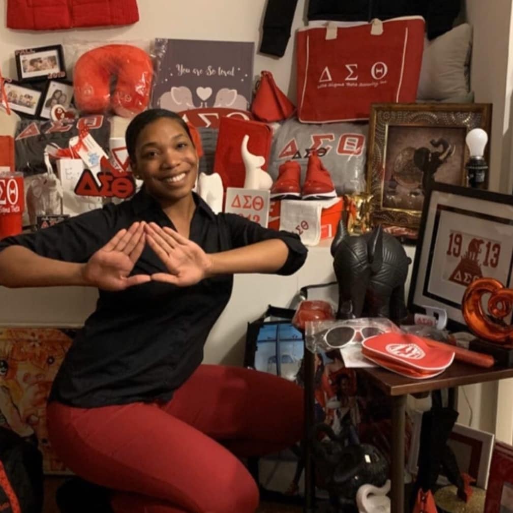 JCSUNCNW's tweet photo. N-Sister Spotlight💡Congratulations to our 2018 -2019 Miss NCNW, N-Sister Eonna Norwood, on becoming a devastating diva of Delta Sigma Theta  Sorority, Inc. 💜🧡
#deltasigmatheta #ncnw #dst1913 #divineninegreeks #fortitude #devastatingdivas 🖤🐘❤ https://t.co/Q76bfpLQIj