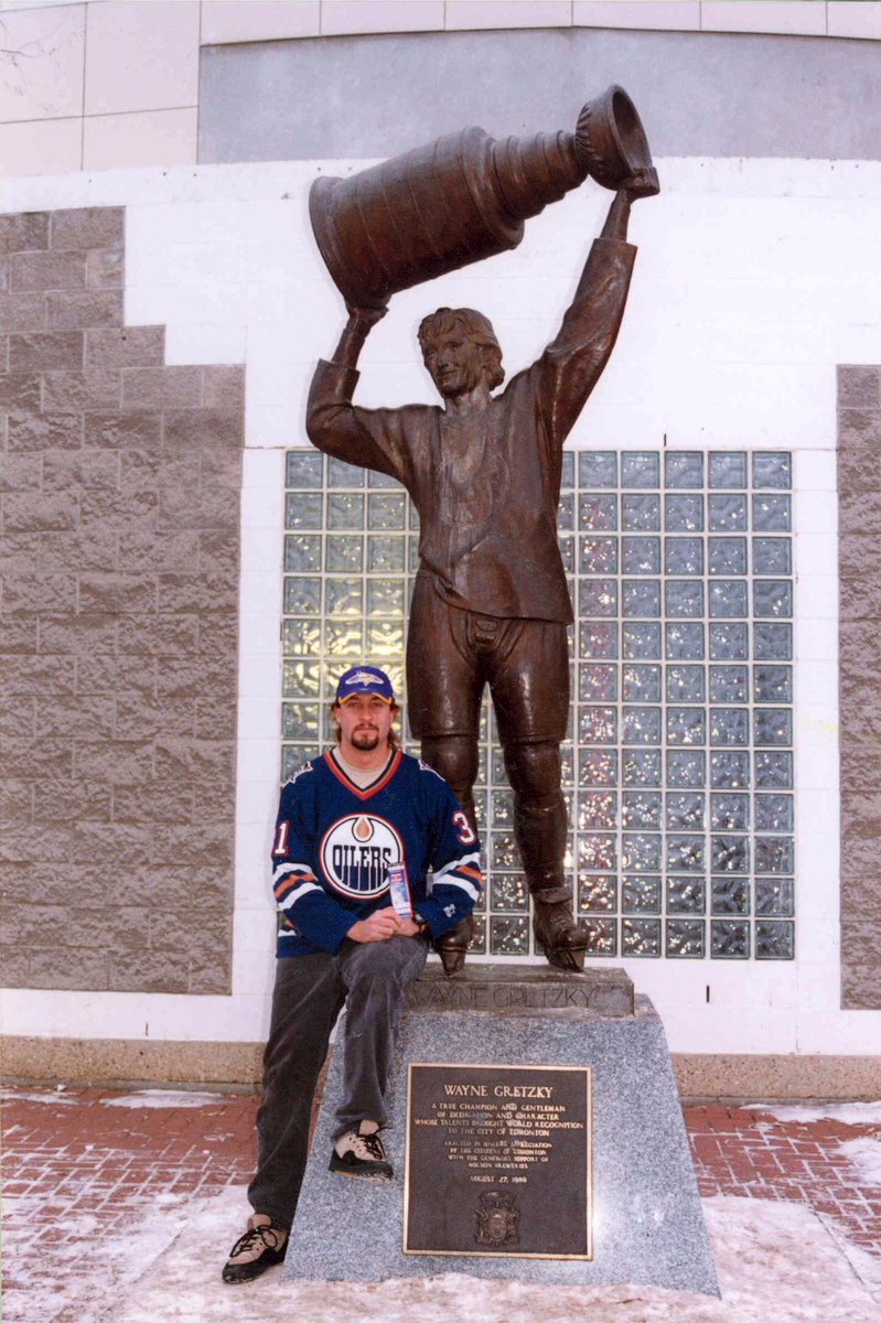 Spacecam's tweet photo. ❤️❤️❤️ #wayner #northlands #Oilers https://t.co/4BLLBfairp