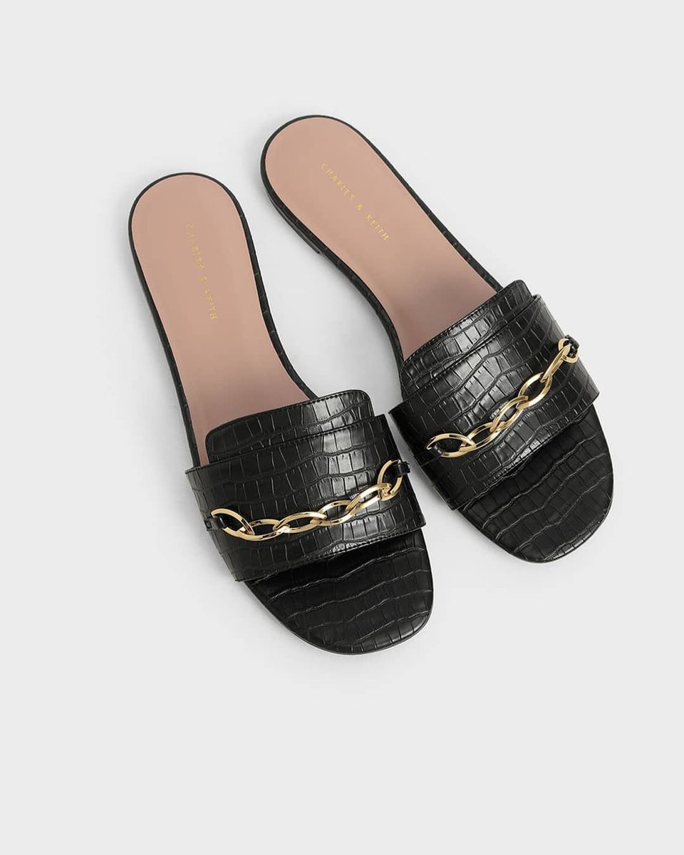 Jayaconceptng's tweet photo. Charles &amp; Keith 
Cro-effect Chain Link Slide Sandals
N25,000
Free delivery to your door 
Premium Package 
#jayaconceptstore https://t.co/XFFZYbcj83