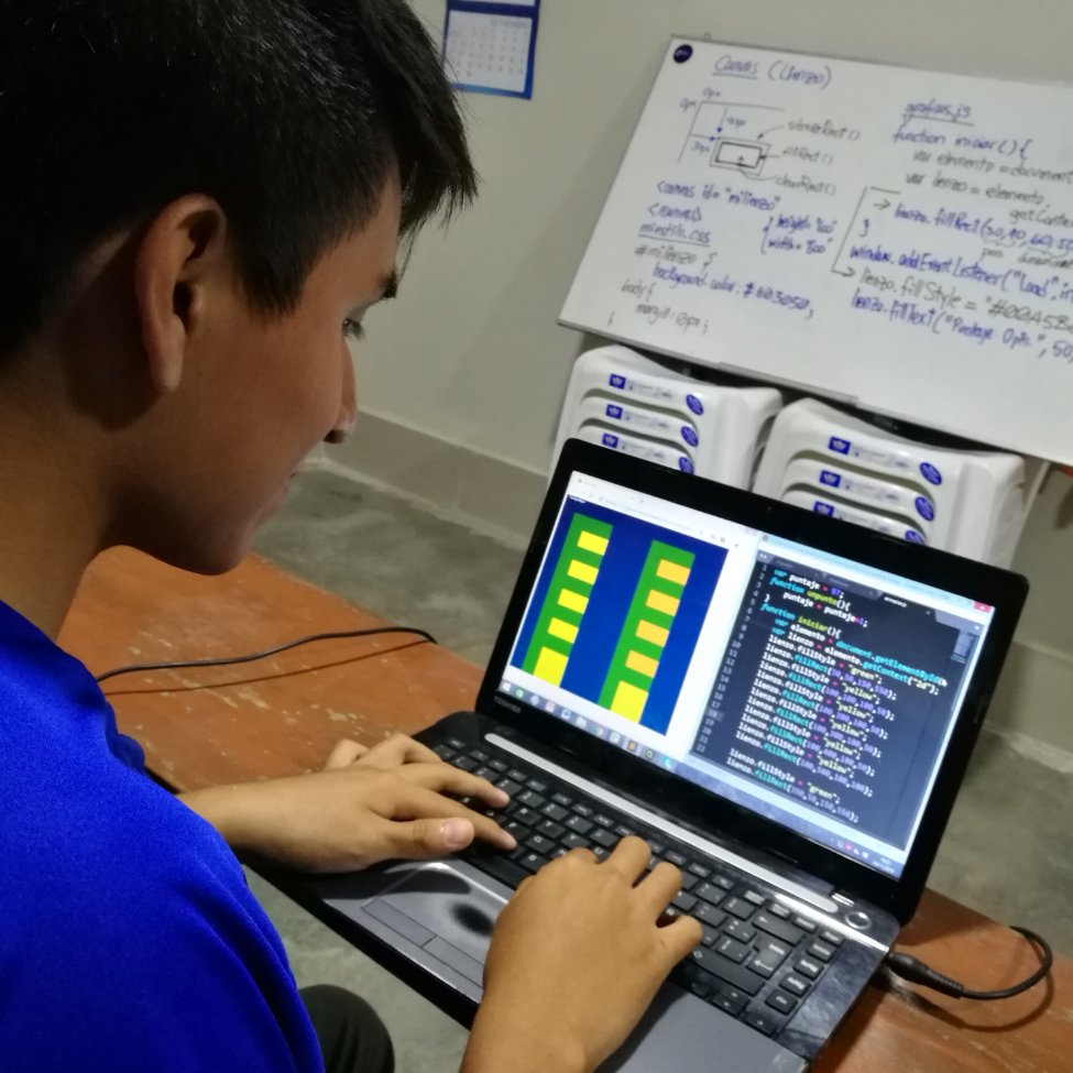 CodeHuntersLab's tweet image. Los integrantes de la #GeneraciónCHL 9 de CodeHunters Lab, en #Carabayllo, aprendieron a dibujar y animar formas con canvas y #JavaScript 🎨🤖⚡
Es emocionante para los instructores ver el avance que logran estos talentosos muchachos 👩🏻💻👨🏻💻🌎🚀
#Programación #Algoritmos