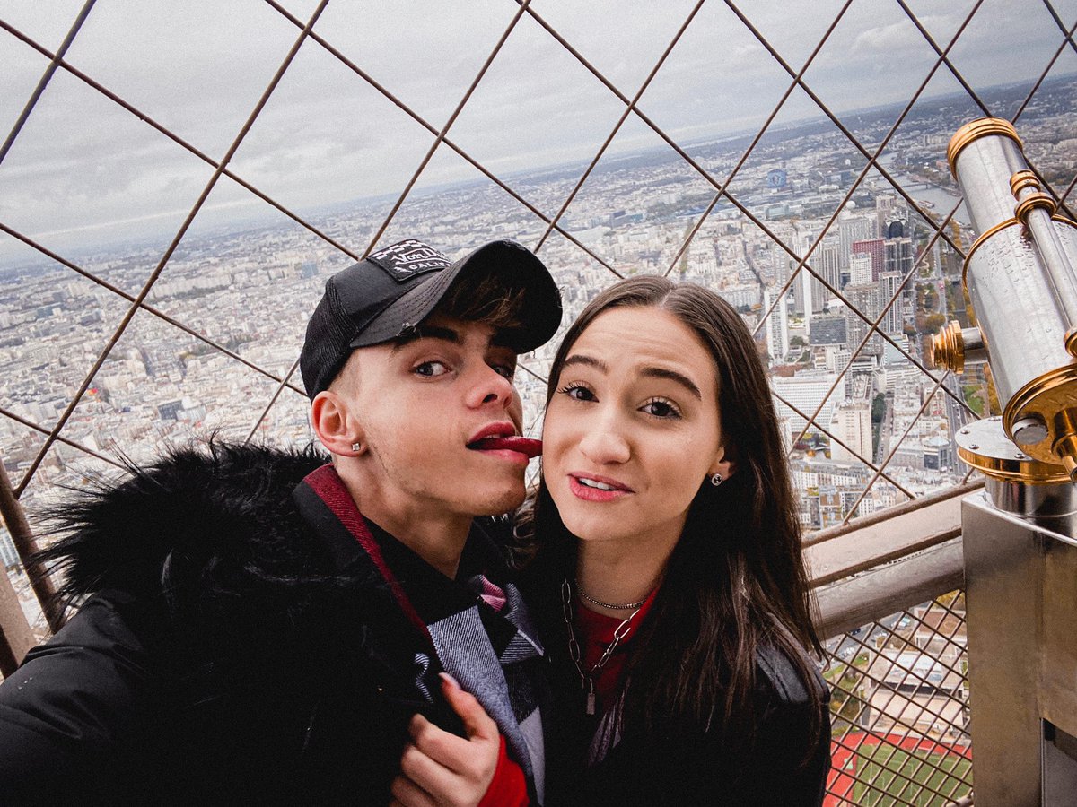 BeautyChickee's tweet photo. happy birthday @corbynbesson! you’re finally legal to do the shit we’ve already been doing for years! CHEERS MATE 🥂❤️ https://t.co/1w4fmV4bHd