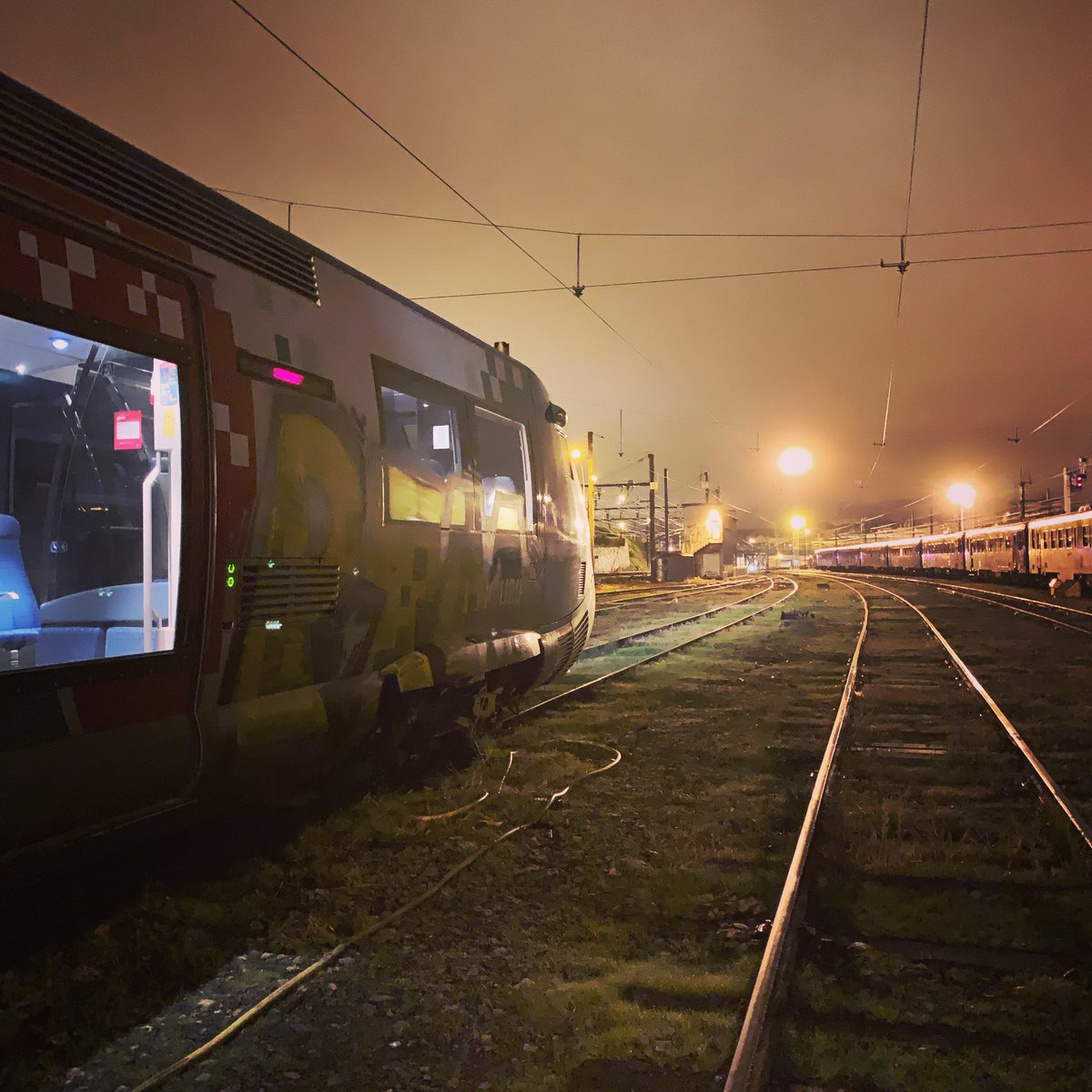 CRL_Bordeaux's tweet photo. Bonjour à toutes et à tous, aujourd’hui je serai votre conducteur sur les @TERNouvelleAQ n°868102 et n°868101 entre #Limoges et #Saillat ainsi que sur les n°868305 et n°868306 entre #Limoges et #StYrieix
Bonne journée 😉
#SNCF #TER https://t.co/tg8KdhgMVI