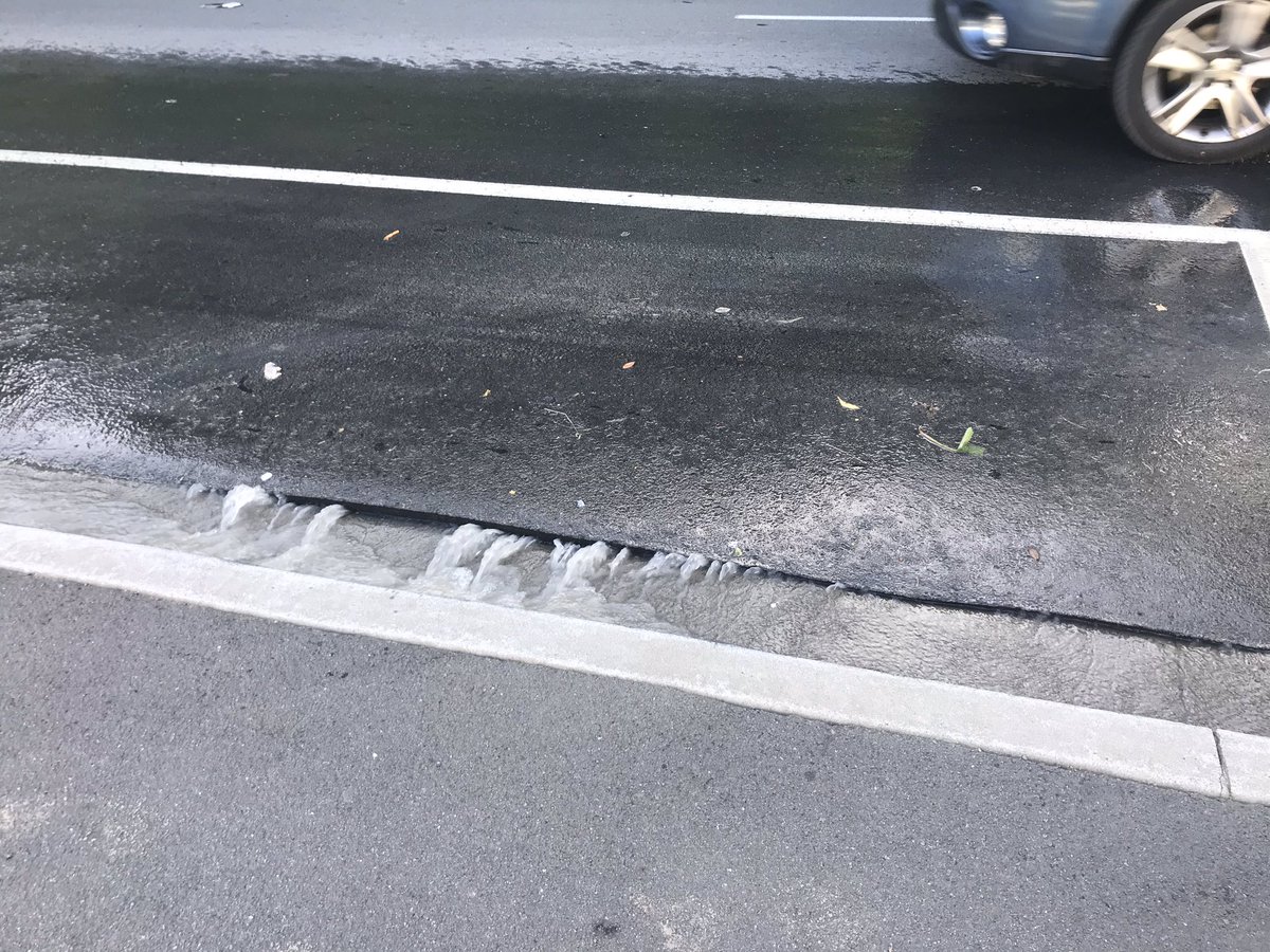 paniaonthereef's tweet photo. @WgtnCC Not sure if you have this on your books. Outside Penthouse. The road has lifted. https://t.co/TZPUua4Kkw