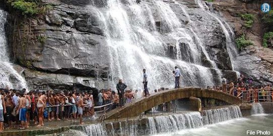 ஒருகாலத்தில் பார்பணர்கள் மட்டுமே குற்றால அருவியில் குளித்து வந்தனர்..அது ஏன்?பார்பணர்கள் மட்டுமே குளித்துவந்த குற்றால அருவியில்,"சாதி மத பாகுபாடின்றி அனைவரும் குளிக்கலாம்" என உத்தரவிட்ட ஆஷ்துரை ஏன் வாஞ்சிநாத ஐயரால் சுட்டுக்கொல்லப்பட்டார்?(திரெட்)