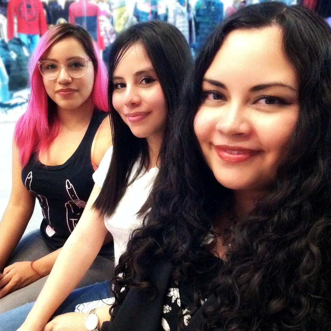 CrazyErzy's tweet photo. Qué guapas nos vemos 7u7  

@ZulyYT @MiaGamesYT @MiaZaff1 https://t.co/dDyPk7b7oO