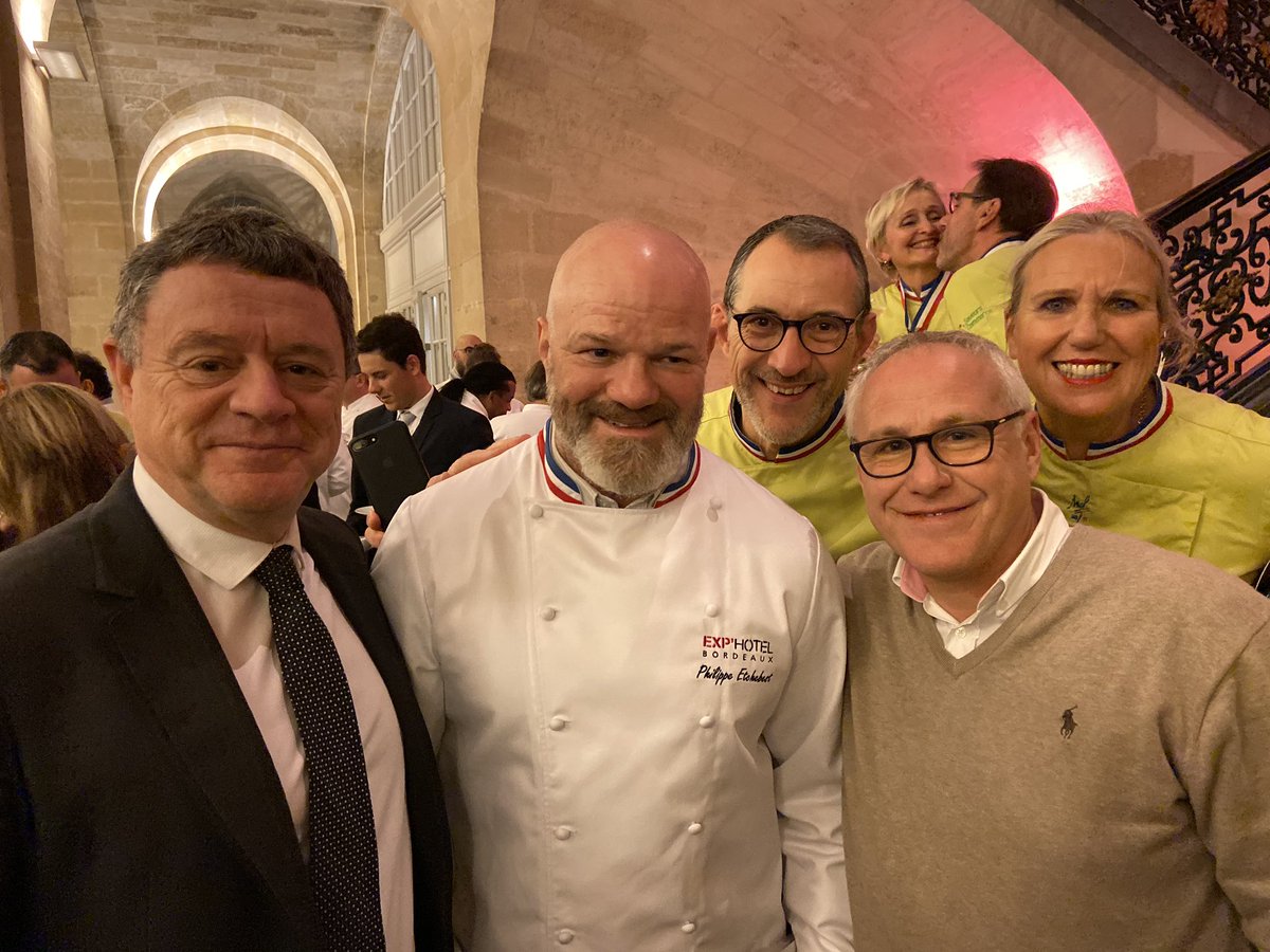 MikoAlain's tweet photo. Succès total pour la corbeille d’or 2019 à @ExphotelBdx avec @Chef_Etchebest Bravo à Jérôme Durquet pour l’organisation et merci aux partenaires @blampinfruits @SoulageFavarel @Marchesdegros @JJBolzan @minbordeaux @maribelbernard3 @SaveursCommerce https://t.co/CwP4swia0z